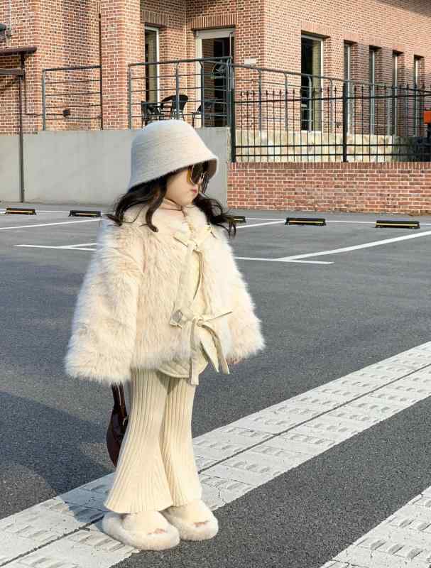 子供服 女の子 フェイクファー ジャケット ニット フレアパンツ 3点セット 春秋 長袖 カジュアル 普段着