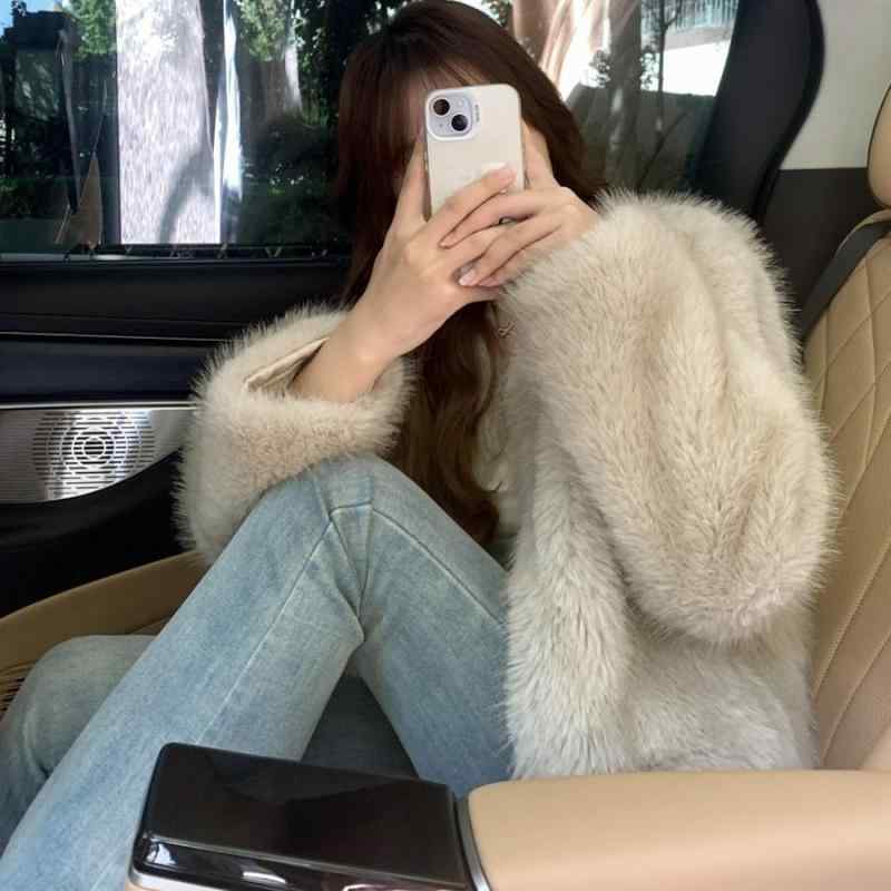 ファーコート レディース フェイクファー Vネック 超短丈 長袖 秋冬 ダブルカラー エコファー プードルファー あったか 防寒 上品 きれいめ かわいい 私服名媛スタイル