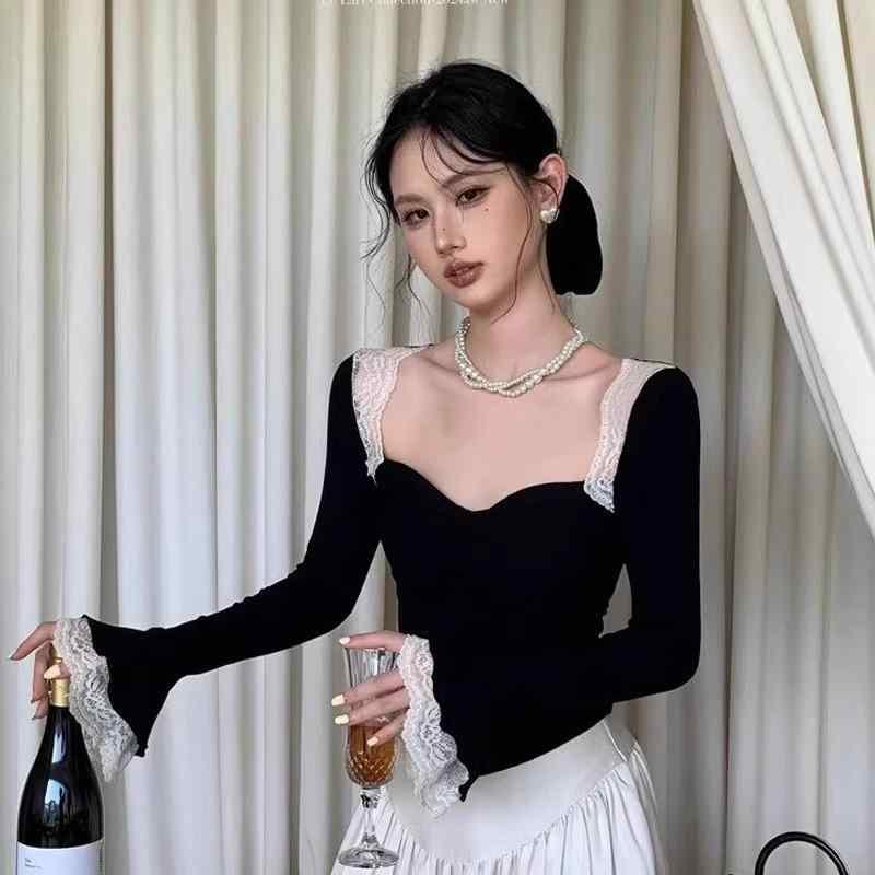 トップス 女性用 秋冬 ブラック 長袖 ボートネック レース 花辺 喇叭袖 修身シルエット 切り替え 純色 ・届?混紡 私服 名媛風 御姐スタイル 軽量 伸縮性 エレガント 気質 フレンチスタイル 普段使い 通勤用