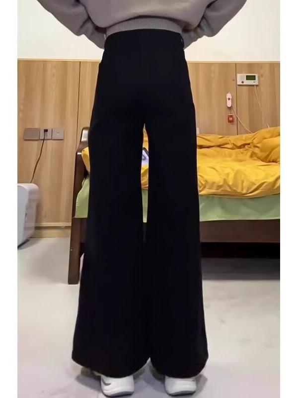 デニムパンツ レディース 秋冬 黒 ハイウエスト 直筒型 ワイドレッグ 韓国風 ゆったり 大きいサイズ 綿素材 厚手 ポケット付き 切り替えデザイン 梨型ボディ対応 細見え 長丈 街頭カジュアル 普段使い 通勤用 無弾性 快適 個性派 ゆったりシルエット
