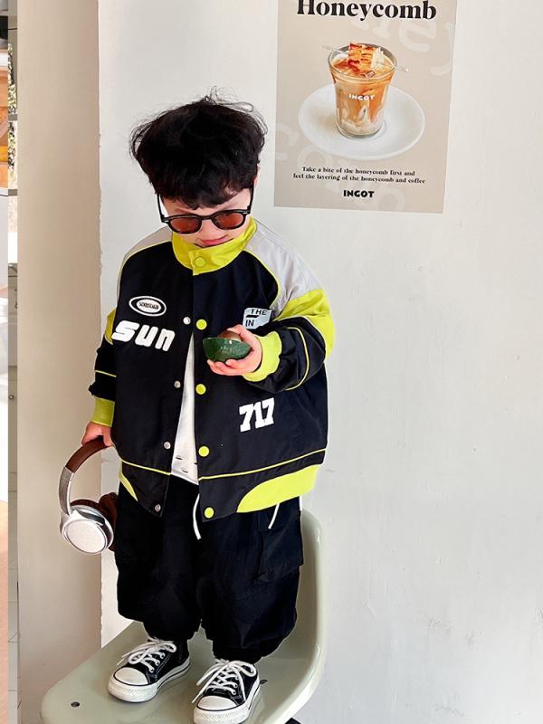 子供服 ジャケット 春秋 ベビー服 男の子 高襟 ブルゾン ジャンパー トップス ボーイズ カジュアル スポーティー ミドル丈 アルファベット柄 ブラック 80 90 100 110 120 130cm