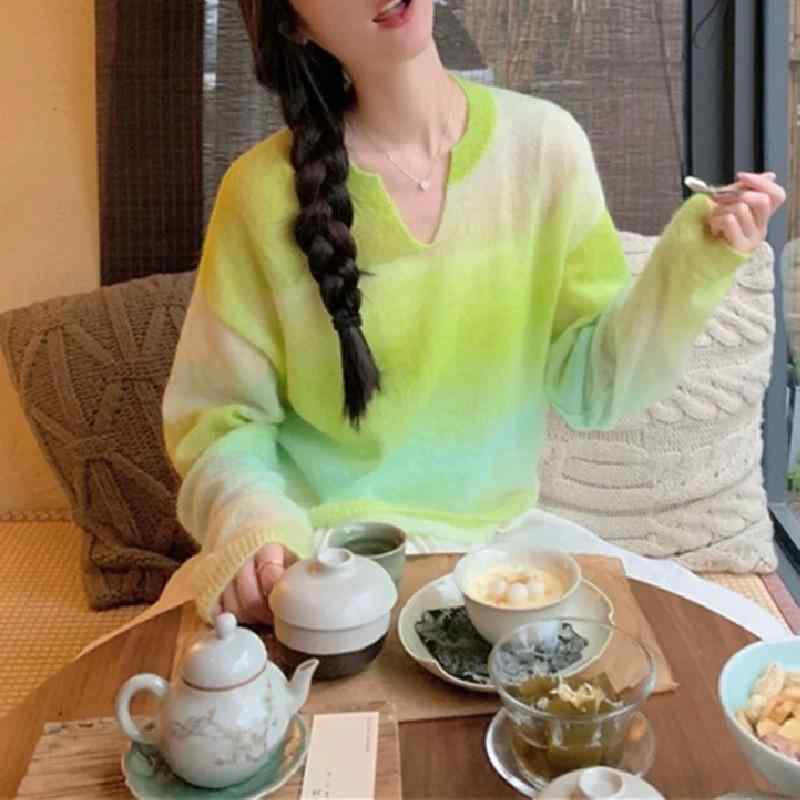 ニット レディース 韓国風 Vネック グラデーション モヘア 暖かい セーター トップス 長袖 ゆったり かわいい 秋冬 カジュアル オフィスカジュアル きれいめ フェミニン デート