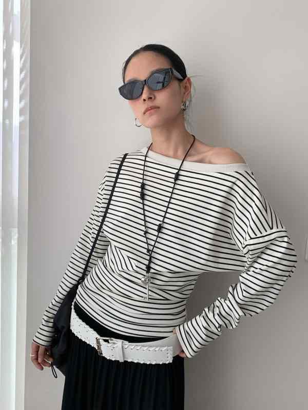 Tシャツ レディース 秋 長袖 ゆったり ワイドシルエット 肩出し ボートネック ストライプ柄 切り替え 綿混 ポリエステル 接触冷感 吸湿速乾 日常使い 韓国風 カジュアル トップス ブラック ホワイト ビッグサイズ 軽量 通勤 部屋着 アウトドア 伸