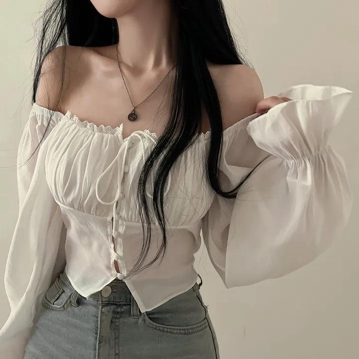 レディース トップス シャツ 春夏 韓国風 かわいい 復古 スクエアネック 花柄レース ラッパースリーブ 短丈 ワイドシルエット 長袖 セットインスリーブ シフォン素材 接触冷感 快適 軽量 吸湿速乾 ホワイト ブラック カーキ 普段使い 通勤 ゆったり 4,758円