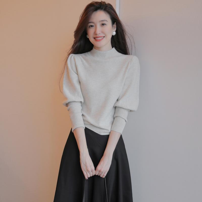 ニット セーター 女性用 春夏 長袖 半高領 トップス ニットセーター ミドルゲージ 純色 ベージュ 綿混 再生繊維 ゆったりシルエット セットインスリーブ ミディアムレングス セットアップ 秋冬対応 インナー レイヤード コットン混紡 柔らか素材 軽量