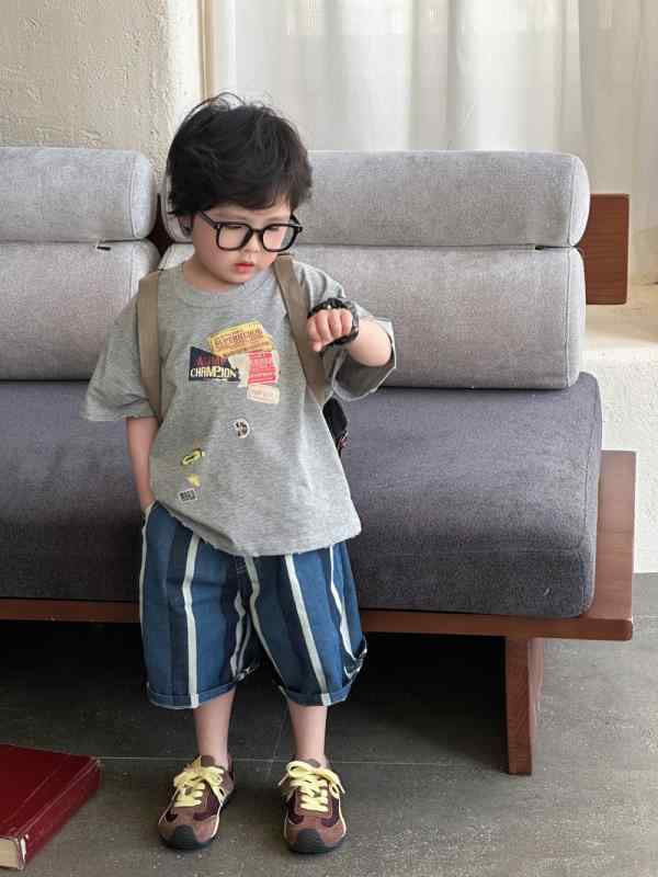 キッズ 男の子用 半袖Tシャツ デニムハーフパンツ セットアップ 夏 薄手 綿100% ストライプ カートゥーンプリント カジュアル 2点セット