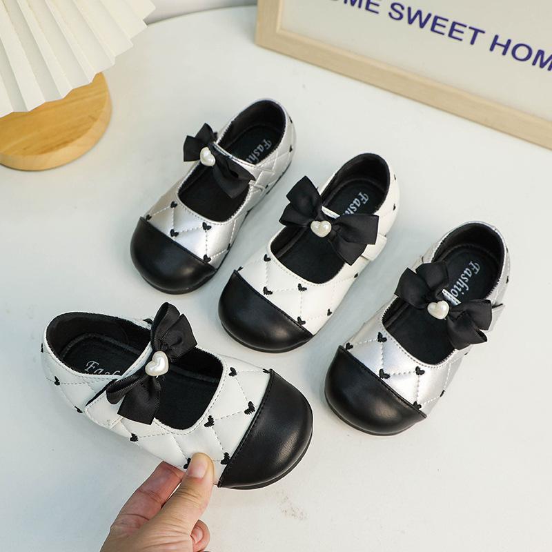 子供靴 ファッション プリンセスシューズ 女の子 小香風 切り替え パール ハート 秋 マジックテープ 普段履き お出かけ ベージュ シルバー