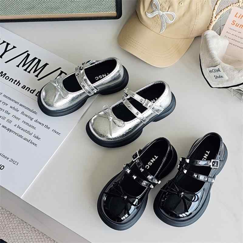 靴 キッズ 女の子 フォーマル シューズ 子供靴 鋲飾り フラット レザー プリンセス シューズ 春 秋 黒 シルバー 16.5cm 17.1cm 17.7cm 18.3cm 18.9cm 19.5cm 20.1cm 20.7cm 21.3cm 21.9