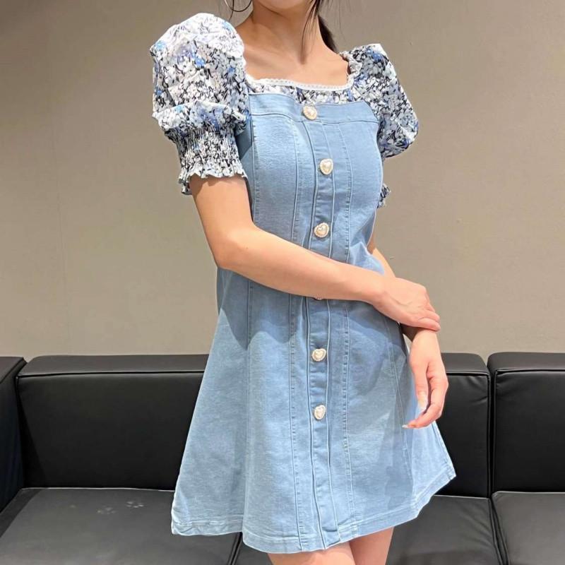ワンピース 女性用 デニム 綿素材 Aライン 中丈 A字スカート 一文字肩 ラウンドネック フレアスリーブ 短袖 フラワープリント 切り替えデザイン ジッパー付き 軽量 通勤 普段使い ストリートスタイル 春夏 スリムシルエット 伸縮性