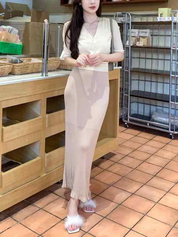 レディース ニット 半身スカート 夏 薄手 花辺 魚尾 包み込み 切り替え 粘膠繊維 微弾性 中長丈 ブラック ミルクティー ベージュ 清新 甘め 優しい風合い