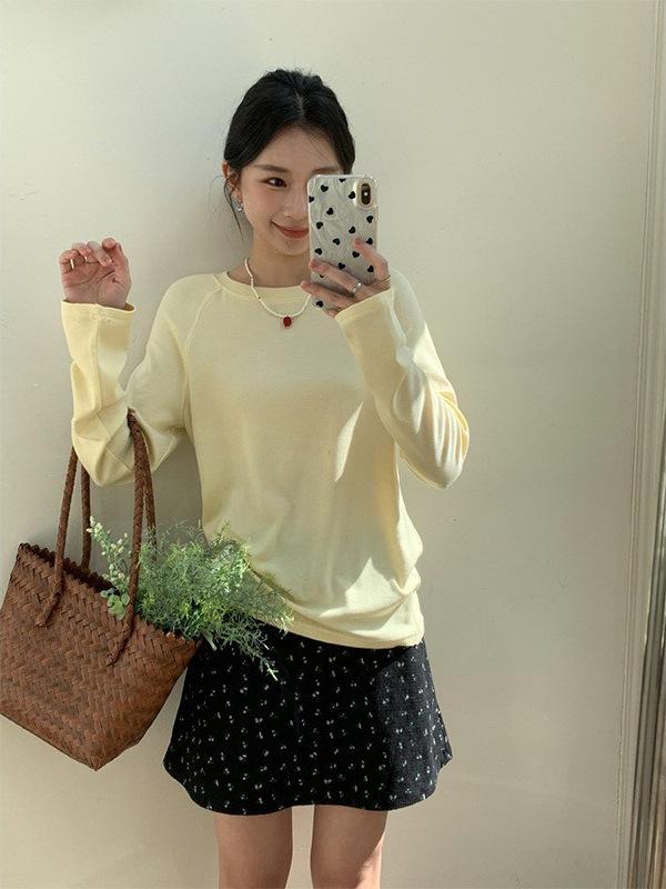 Tシャツ レディース 春 長袖 トップス カットソー プルオーバー ゆったり ラウンドネック ニット ジャージ きれいめ かわいい 日韓風 カジュアル 普段使い 部屋着 白 黒