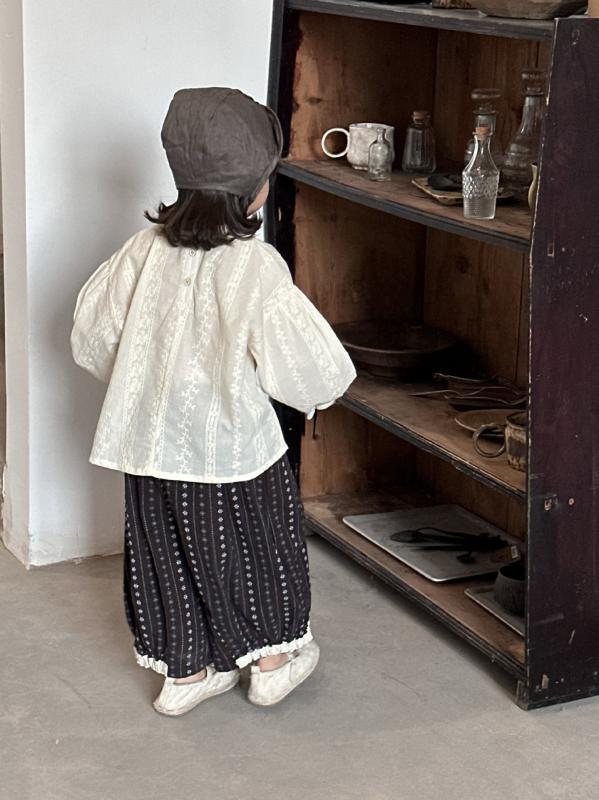 子供服 女の子 シャツ 春秋 長袖 刺繍 フリル 襟付き ブラウス トップス 柔らか 綿100% 通園 通学 発表会 4,656円