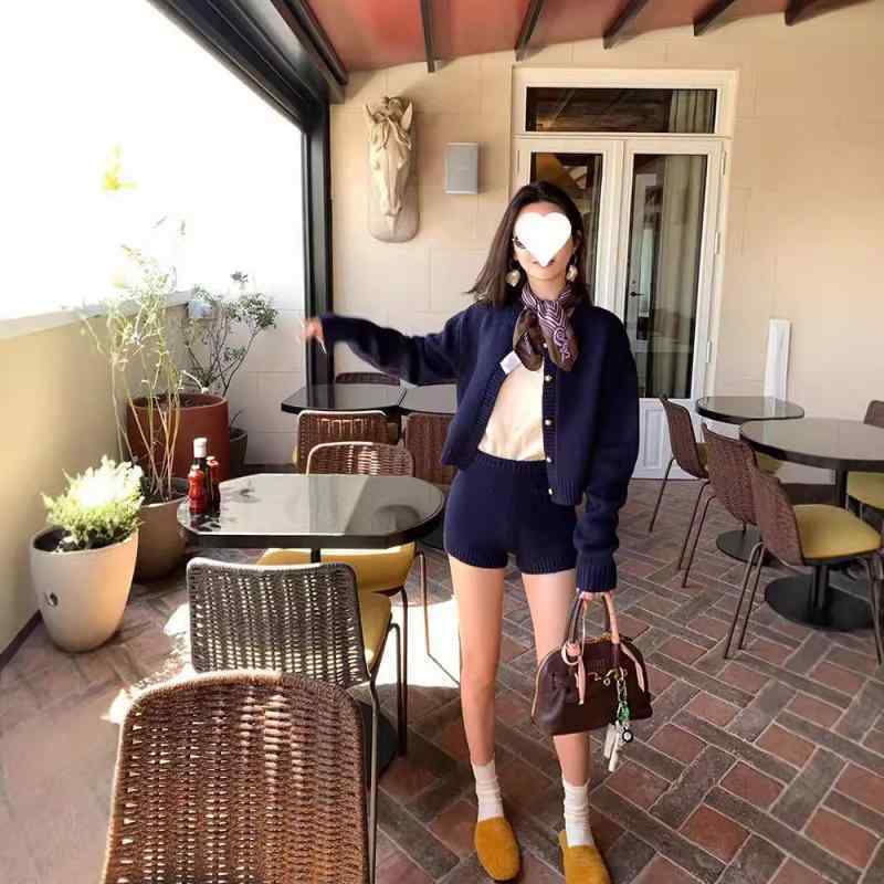 レディース 羊毛 ニット 開衫 ショートパンツ セット 秋冬 通勤 普段使い 気質 スタイル 長袖 切り替え デザイン 軽量 伸縮性 ブラック グレー ベージュ