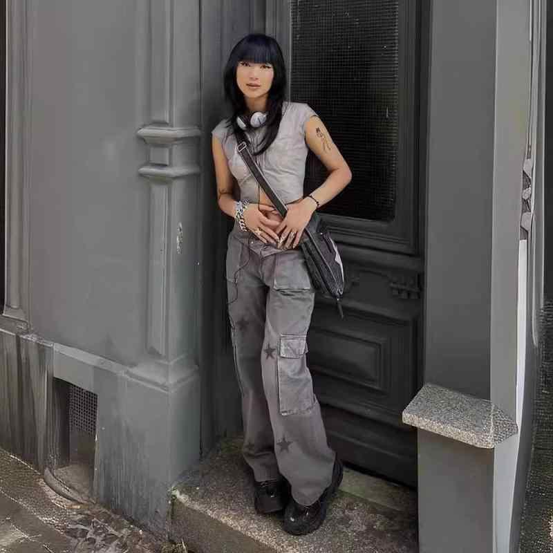 レディース デニムパンツ 工装パンツ コットン素材 直筒シルエット ミディアム厚 通勤スタイル 気質デザイン グレー 春夏 低腰 スリムフィット ヴィンテージ風 星モチーフ 大ポケット ゆったりカジュアル 普段使い デイリーウェア 洗い加工 ノーアイロン 5,060円