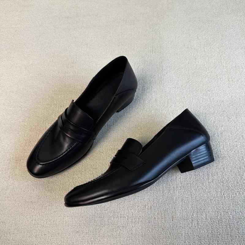 レディース ローファー シューズ 羊皮 二層牛皮 インソール 黒 丸トゥ ミドルヒール 厚底 粗ヒール ステッチ 英倫スタイル 低・悉 イングリッシュ 日常使い 通勤 通年 通勤コーデ ビジネスカジュアル シンプル クラシック スリムシルエット 快適 履き