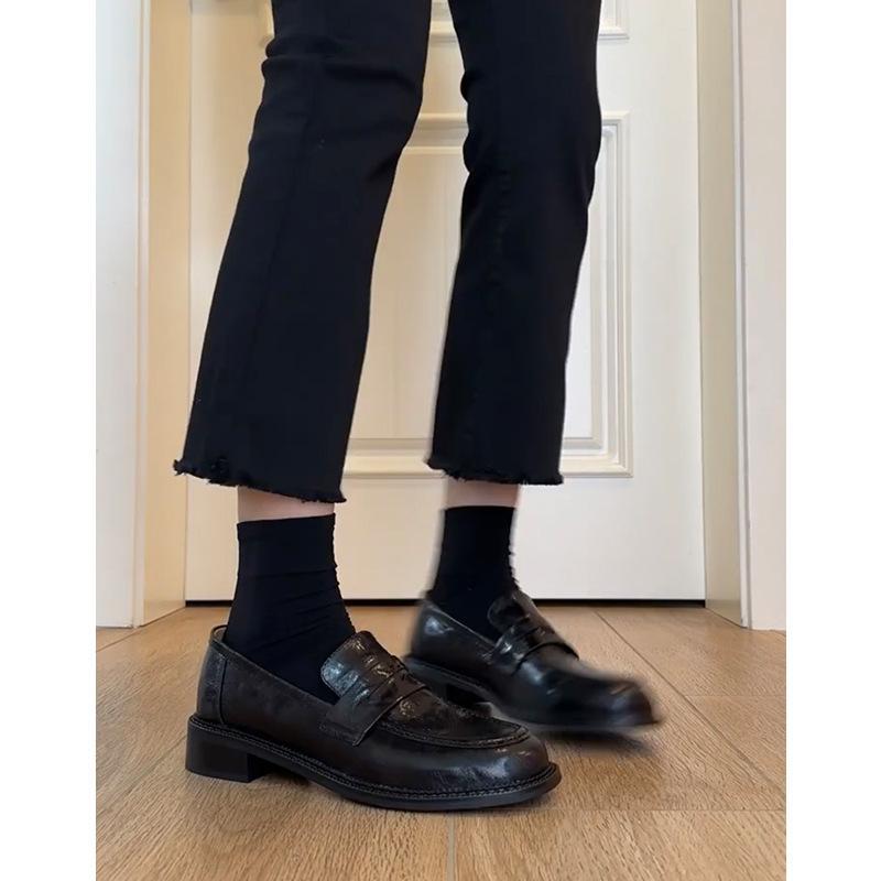 レディース ローファー 真皮 厚底 ローファー 女性用 復古 イングリッシュスタイル フラットシューズ 粗めヒール ローヒール ブラック ブラウン 丸トゥ 低めのガードル 透気性 耐摩耗 日常使い 通勤 通年対応 天然皮革 インソール シープスキン ライ