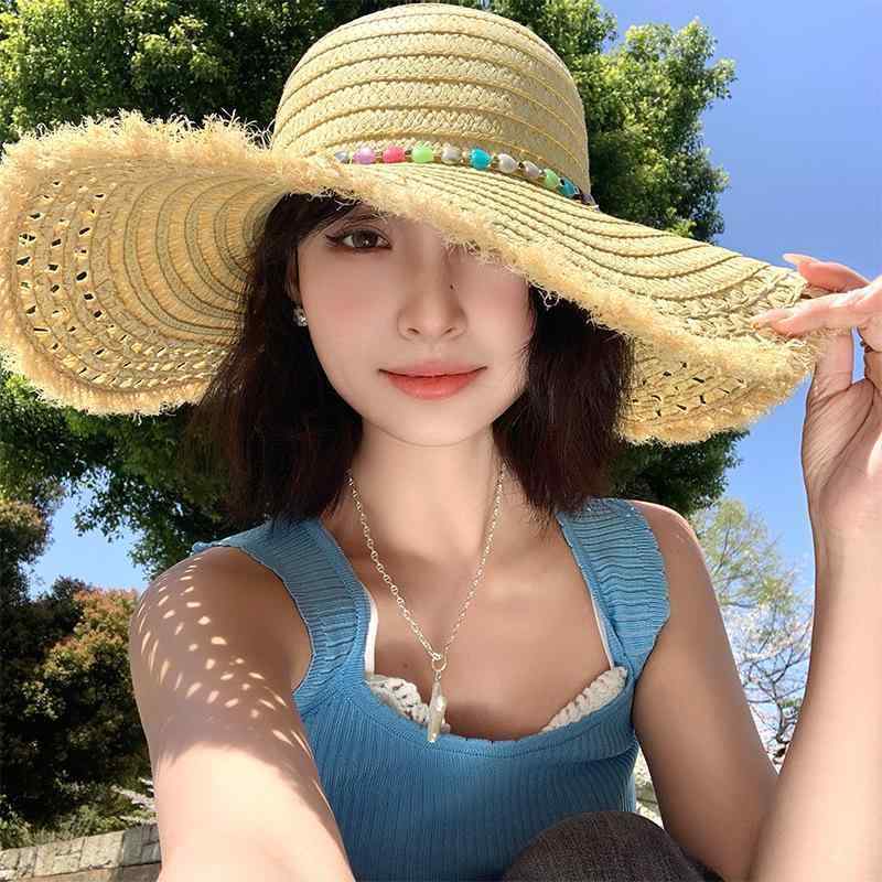 麦わら帽子 女性用 夏 春夏 大帽檐 防晒 透気 遮陽 ラフィア素材 串珠 空洞デザイン 民族風 ビーチ 砂浜 バカンス 米色 丸頂 リラックススタイル ファッション 通勤 幾何学柄 軽量 カジュアル