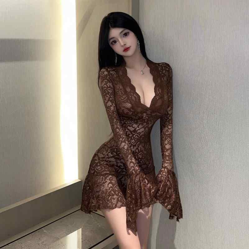 ワンピース レディース セクシー 透け感 レース フラワー フラウンス 喇叭袖 切り替え デザイン Vネック ロングスリーブ 低腰 包臀 タイト フィット ポリエステル 素材 深ブラウン 色 短丈 スカート 春季 コレクション カジュアル 日常 使い 集