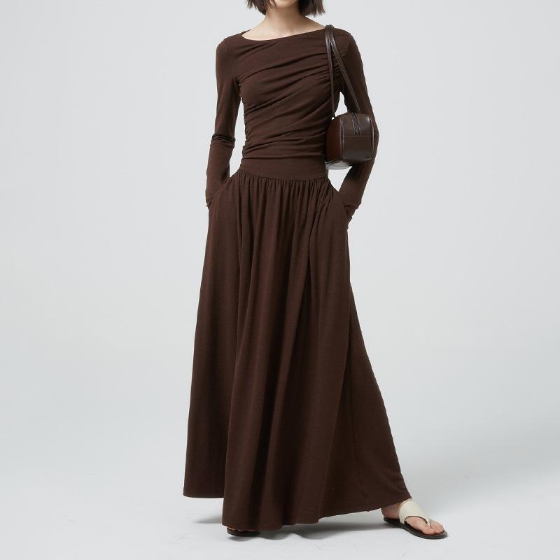 ワンピース 女性用 気質 通勤 秋冬 ロングドレス バレエ風 スリムフィット プリーツ ニット 長袖 Aライン 中長丈 高腰 ワイドシルエット 一字領 切り替え ポケット 付き セットインスリーブ ポリエステル ブラック コーヒー アイボリー ベーシック