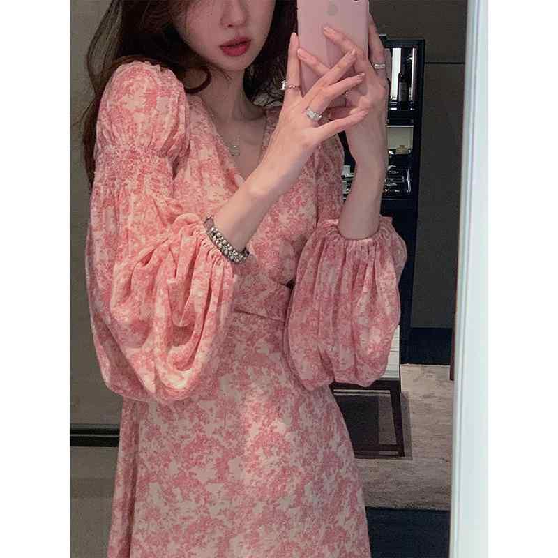 レディース ワンピース 秋冬 ピンク Vネック 灯?袖 Aライン 中長丈 フレアスカート フレアスリーブ プリーツ 切り替え フラワープリント 茶休ドレス フレアシルエット 軽量 伸縮性 街頭スタイル カジュアル 普段使い 通勤用 デイリーウェア 女性用