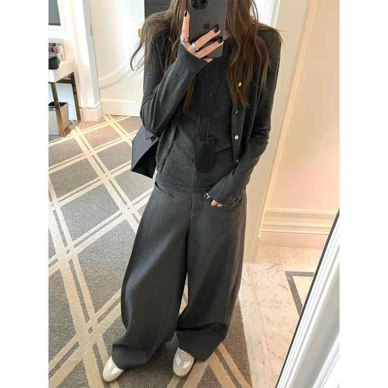 レディース ワイドレッグパンツ フレア ロング丈 グレー 黒 通勤用 気質スタイル 垂れ感 ゆったり ポリエステル 吸湿速乾 中厚手 初秋 秋季 日常使い 切り替えデザイン ハイウエスト フレアシルエット カジュアルパンツ ストレッチ 快適 ワイドパンツ