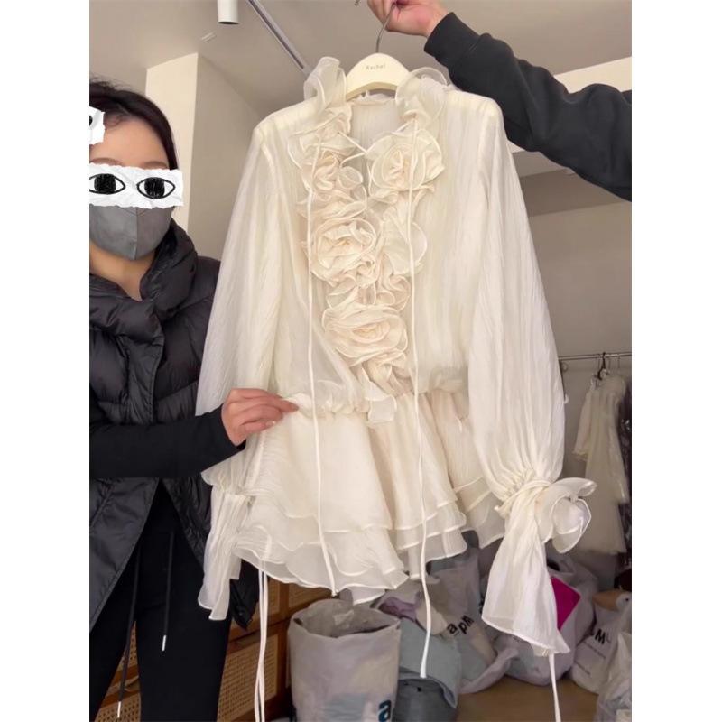 ワンピース 韓国風 かわいい スパイシー デザイン バインド 別注 フリル 立体 花柄 Vネック 中長丈 Aライン ロング ラッパースリーブ 杏色 春夏 ストリート ファッション 女性用 通勤 普段使い 軽量 伸縮性 吸湿速乾 高級感 カジュアル