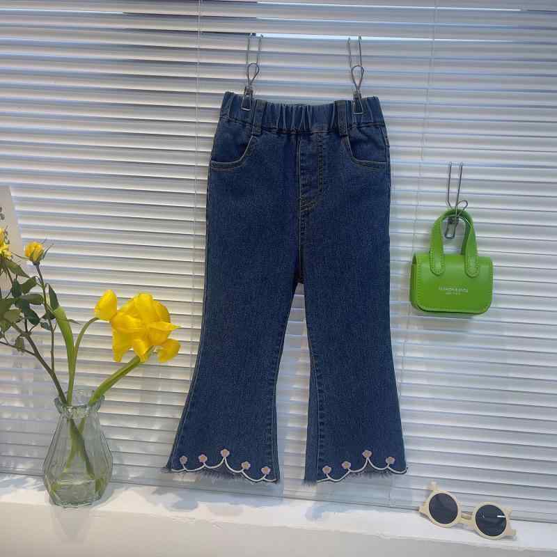 女の子 牛仔パンツ キッズ 喇叭型 長ズボン 刺繍 脚口 デニム 伸縮性 切り替え デザイン 春秋 普段使い 軽量 再生繊維 かわいい スタイル トップス 合わせ やすい 中小児 3-8歳