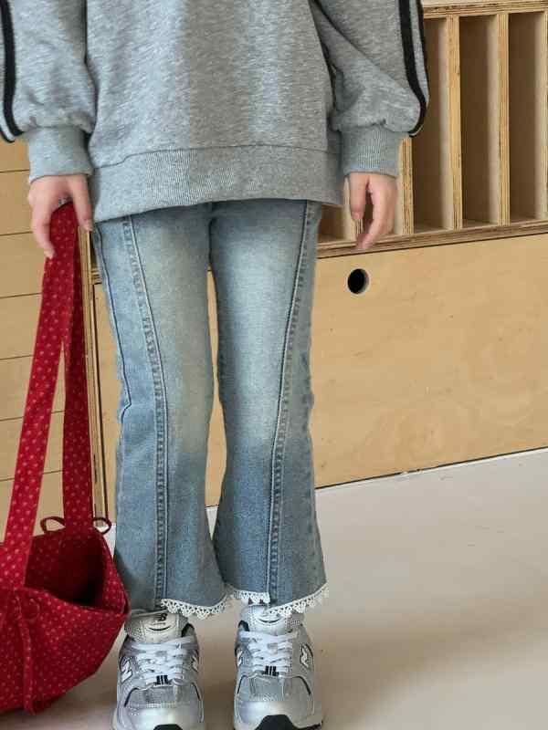 女児 牛仔パンツ キッズ 女の子 デニム 長ズボン 花辺 レース 開き フレア 喇叭 スタイル 柔らかい 綿 95% 中腰 ゴム腰 春秋 春夏 秋冬 3～8歳 100～140cm 純色 潮風 カジュアル 普段使い 通学 伸縮性 軽量 子供 ベビー 女児服