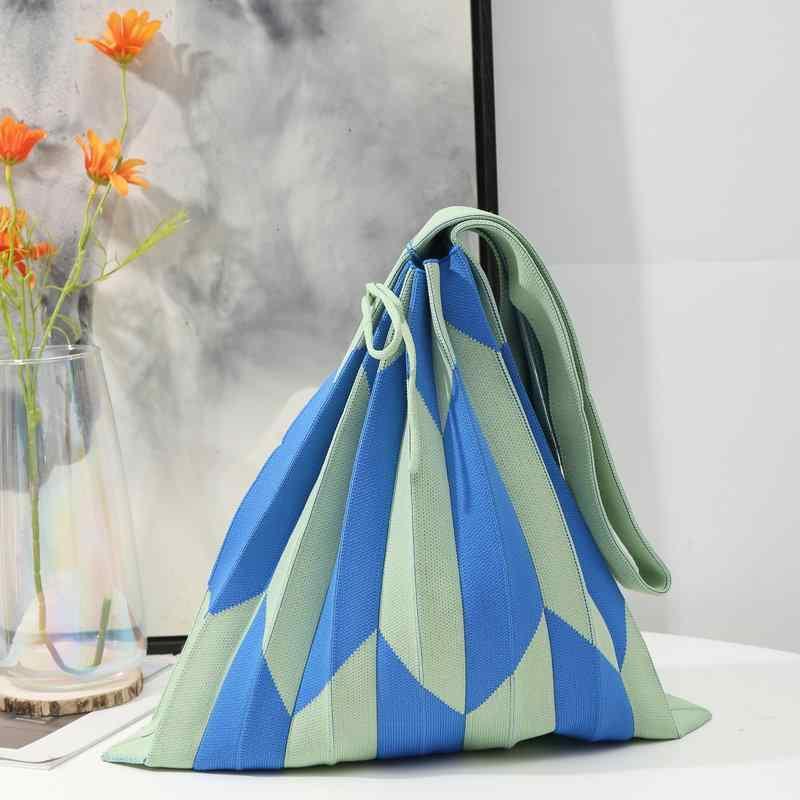 トートバッグ 女性用 編み込み 切り替え プリーツ カラフル 折りたたみ ニット シングルショルダー ハンドバッグ 風琴型 縦型 方形 大きめ ソフト素材 ポリエステル 赤緑 青緑 米白 杏色 日常使い 清新 甘め スタイル｜イーマイショップ