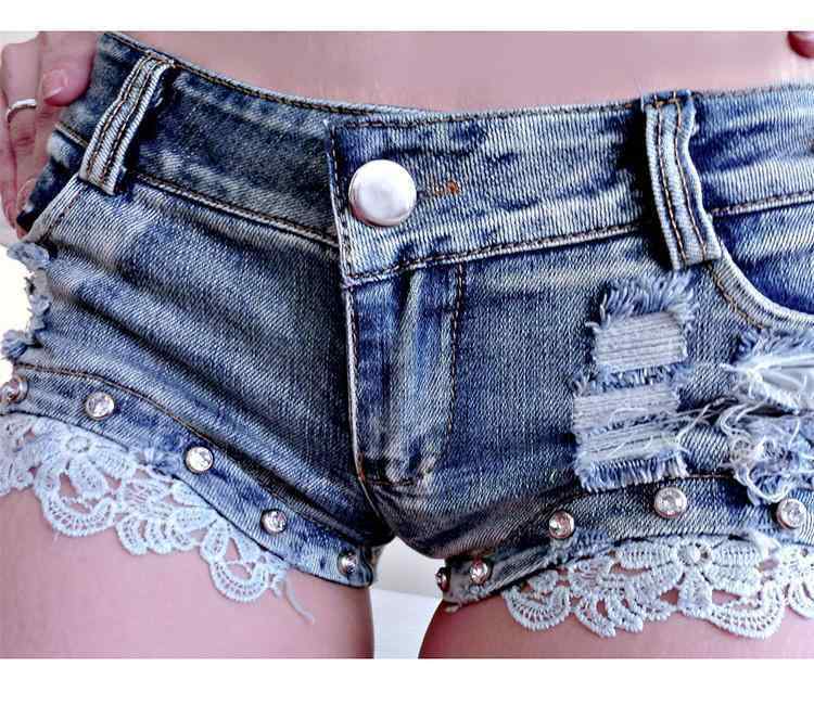 デニム ショーツ 女性用 春夏 熱パン ハーフパンツ 低腰 直筒 フレアエッジ 切り替えデザイン 深色 綿混紡 軽量 伸縮性 吸湿速乾 ぴったりフィット スリムシルエット ビッグサイズ ストリートスタイル 日常使い ブラック ホワイト ライトブルー