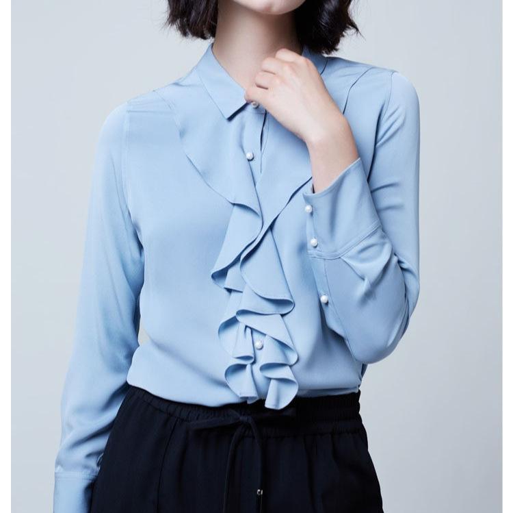 長袖 シャツ 女性用 職業用 桑蚕? 真? トップス ブラウス 開襟 珍珠ボタン 翻領 ワイドシルエット ゆったり 純色 長袖 単排扣 白色 ライトブルー 爽やか 甘め スタイル 軽量 滑らか 接触冷感 吸湿速乾 通勤 普段使い 14,940円
