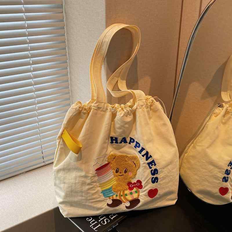 トートバッグ 帆布 ナイロン 大容量 学生用 通勤用 単肩 カジュアル 百搭 手持ち 横型 方形 切り替え 刺繍 黄色 白色 ピンク 春季 日常 都市 シンプル 軽量 収納 ポケット ドローストリング ミディアム硬度 ショルダーストラップ