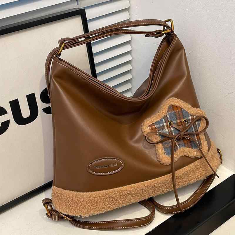 レディース トートバッグ ショルダーバッグ 2way 春夏 日常使い 大学生 通学 都市 シンプル デザイン コーヒー ブラウン カラー 中型 横型 方形 PU レザー 毛? ステッチ 切り替え ジッパー 開閉 携帯ポケット 内側 柔らか 中間 硬さ ダ
