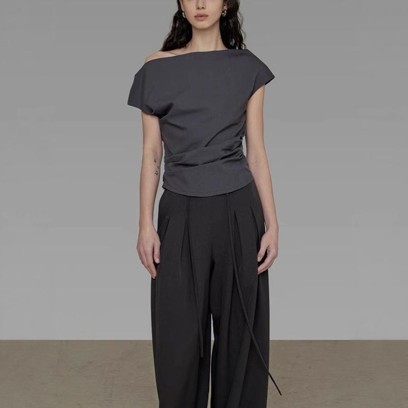 Tシャツ 女性用 2025 夏 斜肩 無袖 上衣 綿 素材 切り替え デザイン A ライン 修身 スリム フィット 深灰 色 褶? ディテール 気質 通勤 スタイル 接触冷感 軽量 吸湿速乾 機能 セットイン ネック プリント 要素 普通 丈 50cm