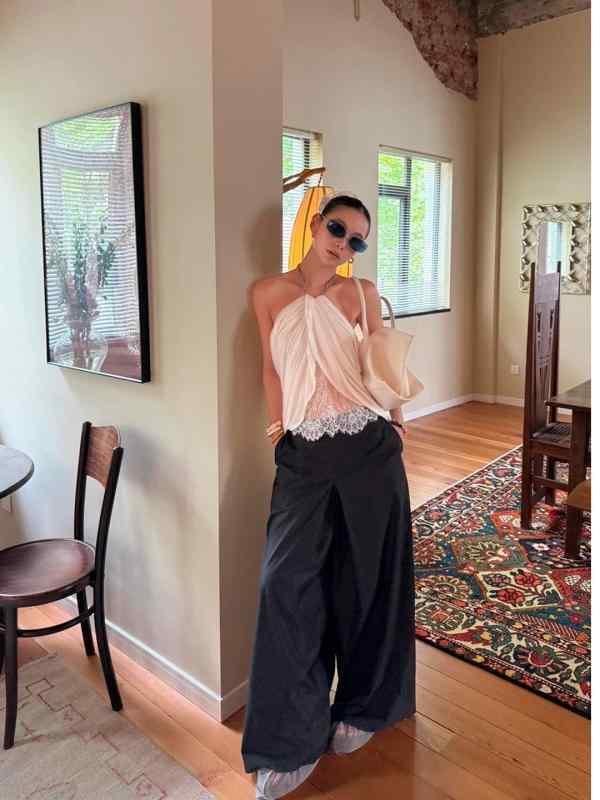 トップス 女性用 ノースリーブ 掛け紐 デザイン 露背 ワイドシルエット 中長丈 ホワイト ポリエステル コットン 混紡 高伸縮性 チェーン 装飾 名媛風 私服 スタイル 軽量 通勤 普段使い 旅行 写真撮影 外出着 かわいい 気質 秋 秋冬 シーズン