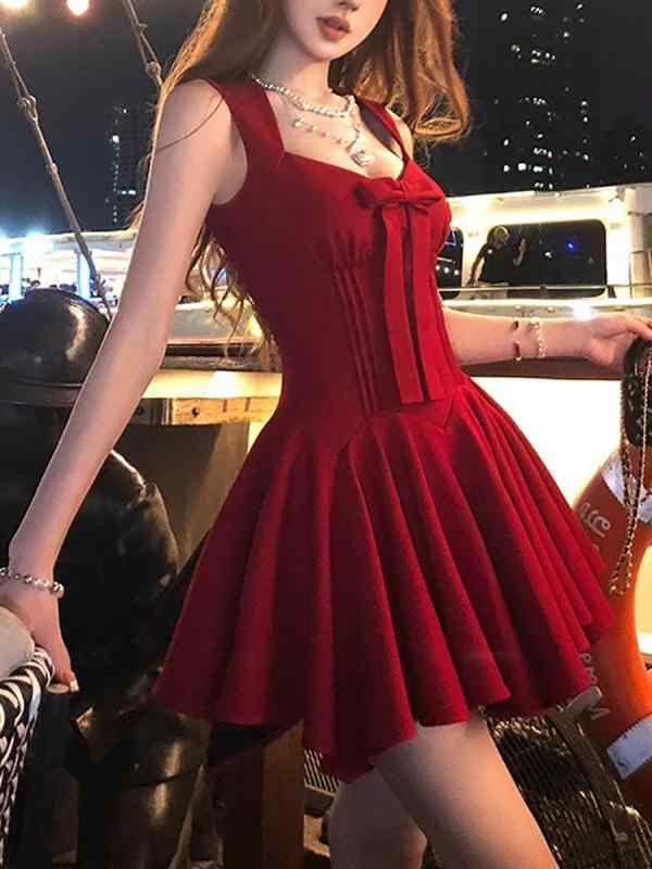 ワンピース レディース 春夏 かわいい 甘め スタイル 吊り帯 短丈 プリンセス スカート ハイウエスト 蝶結び 装飾 方領 Vネック風 ノースリーブ 切り替え デザイン ポリエステル 繊維 軽量 通気性 吸湿速乾 伸縮性 ローズ レッド ピンク系 かわ