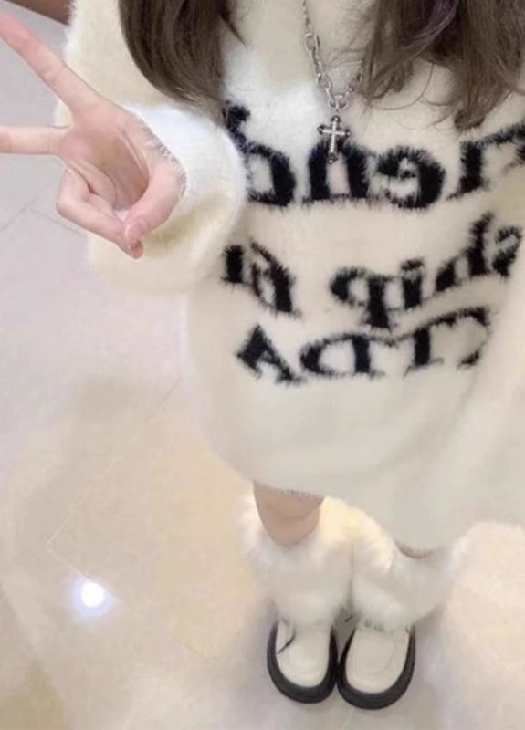 ニットセーター 女性用 秋冬 長袖 セットインスリーブ ポロカラー ビッグシルエット デザイン性 ソフト フェイクファー調 雪ニール素材 アクリル混 スパンデックス ストレッチ 暖か 加厚 ブラック ベージュ 私服 御姐風 普段使い 軽量 柔らかい 暖か