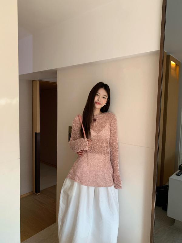 ニットトップス 女性用 春夏 丸首 ゆったり 長袖 ニットセーター 薄手 切り抜き デザイン ピンク ライトカーキ ホワイト レッド ポリエステル 素材 吸湿速乾 軽量 伸縮性 通勤 普段使い カジュアル