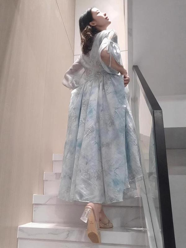 ワンピース レディース 春夏 花柄 雪? ロングドレス フレアスカート 通勤 気質 デザイン 接触冷感 素材 軽量 伸縮性 吸湿速乾 半袖 丸首 花色 プリント ビーチ バカンス スタイル 女性用 トップス スカート 組み合わせ 日常使い