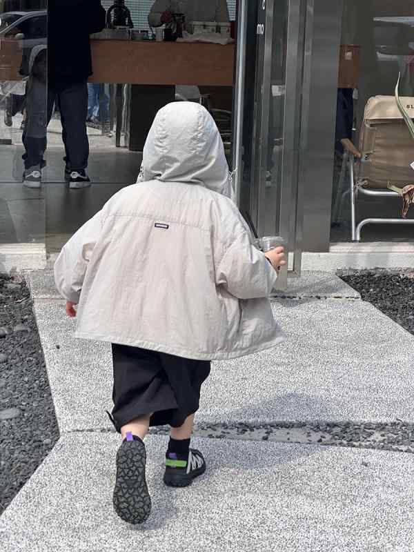 子供服 男女兼用 キッズ 防晒 長袖 連帽 軽量 接触冷感 吸湿速乾 UVカット 化繊 ニット ジャケット トップス 外套 夏 春夏 ホワイト グレー 室内 屋外 普段使い 通学