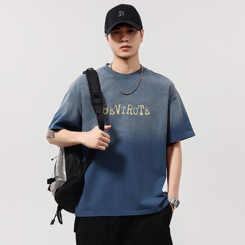メンズ Tシャツ ビッグサイズ 夏用 綿100% ワッシャー加工 グラデーション ラウンドネック ルーズフィット 落肩袖 短袖 ブラック ブルー 透気性 吸湿速乾 耐摩耗 プリント 文字柄 アメリカンレトロ 日常使い カジュアルスタイル