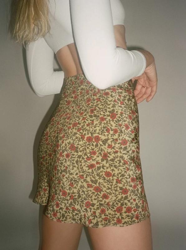 半身スカート 女性用 Aライン 短丈 100%桑蚕? 真? 花柄 プリント 赤 ヒョウ柄 茶色 緑 黒 紺 香? 伸縮ウエスト 少女 バレエ風 日系 韓国風 カジュアル 軽量 快適 夏 春夏 通勤 普段使い 部屋着 アウトドア 再生繊維 接触冷感 吸湿速