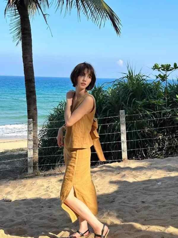 レディース 夏 トップス スカート セット 無袖 Vネック 背中開き 蝶ネクタイ 紐 リボン デザイン ミドル丈 膝下 麻 素材 95% 純色 柔軟 軽量 通気性 吸湿性 日韓 カジュアル スタイル 普段使い セットアップ コーディネート ゆったり シル