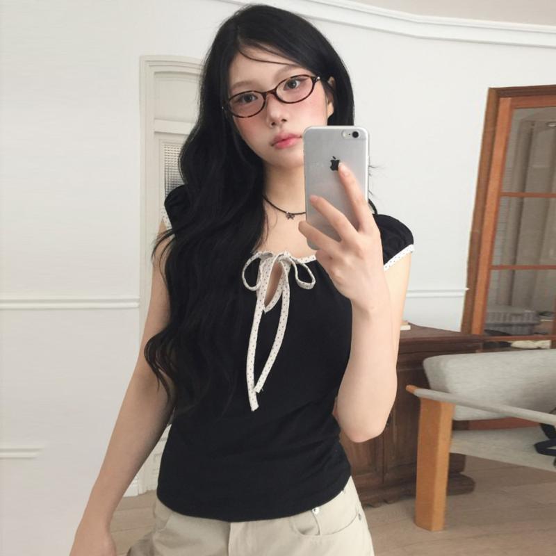 Tシャツ レディース 半袖 ドット柄 水玉模様 接触冷感 スリムフィット ブラック 黒色 トップス カットソー エレガント きれいめ 上品 フェミニン ガーリー レトロ風 かわいい