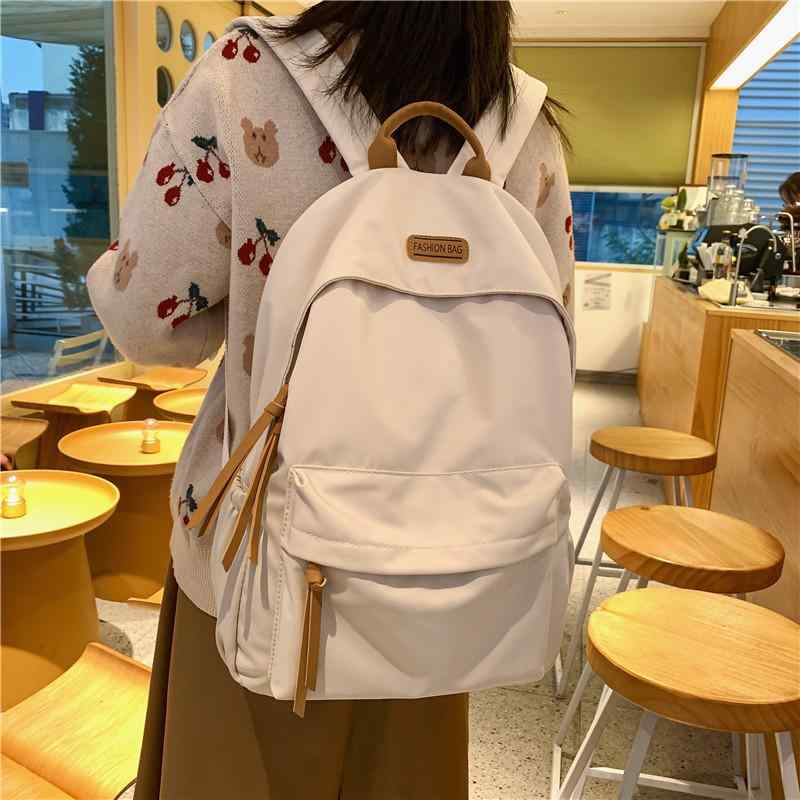 リュック レディース 中学生 大学生 かわいい バックパック 旅行 防水 撥水 耐摩耗性 防盗 灰色 黒 白 紺 ナイロン 生理曲線背板