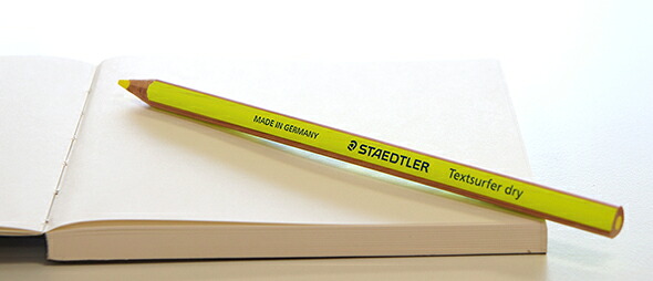 STAEDTLER(ステッドラー) テキストサーファー ドライ 蛍光色鉛筆 全4色 128 64 Textsurfer dry ドイツ製 ネオンカラー 色鉛筆 文房具 筆記具 太軸 太め マーキング 三角 デザイン おしゃれ かわいい 文具好き ステーショナリー デザイン 海外 輸入 粗品