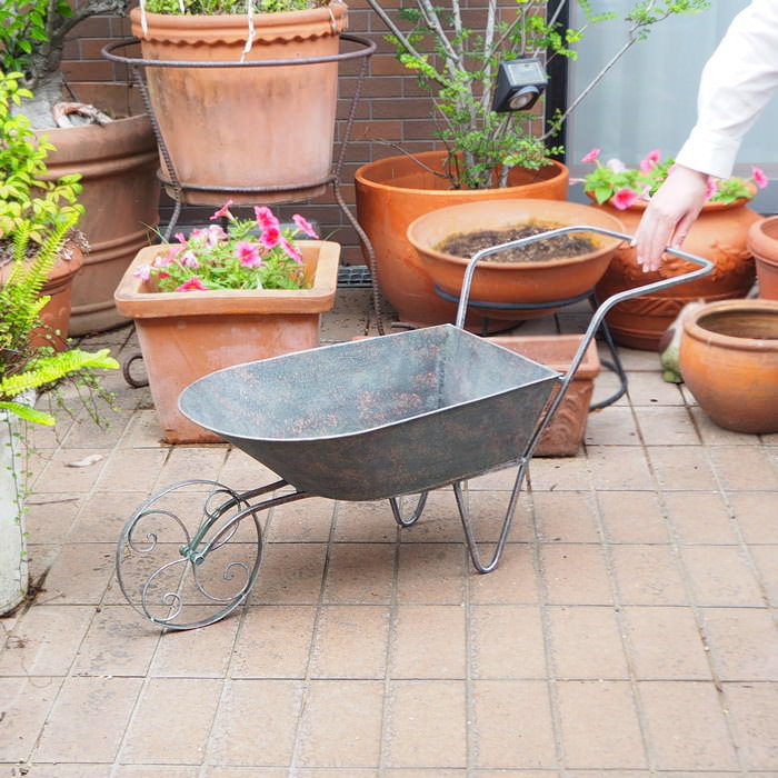 プランター ハンドカートプランター 6154 村田屋産業 植木鉢 一輪車 ガーデンオーナメント おしゃれ アイアン スタンド ガーデニング 雑貨 ポット 穴あき 花台 フラワースタンド 屋外 鉢 園芸 ガーデン 庭 トレー オブジェ 置物 庭 ディスプレイ オーナメント カート型