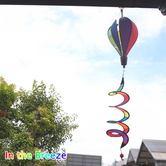 楽天市場 即出荷 かざぐるま 風車 置物 ウインドスピナー In The Breeze 気球 インザブリーズ ガーデン ガーデニング 目印 キャンプ テント アウトドア フェス 鳥よけ 虫よけ ガーデン風車 オーナメント Itb 1027 ハンギングバルーンスピナー 定形外郵便ｏｋ