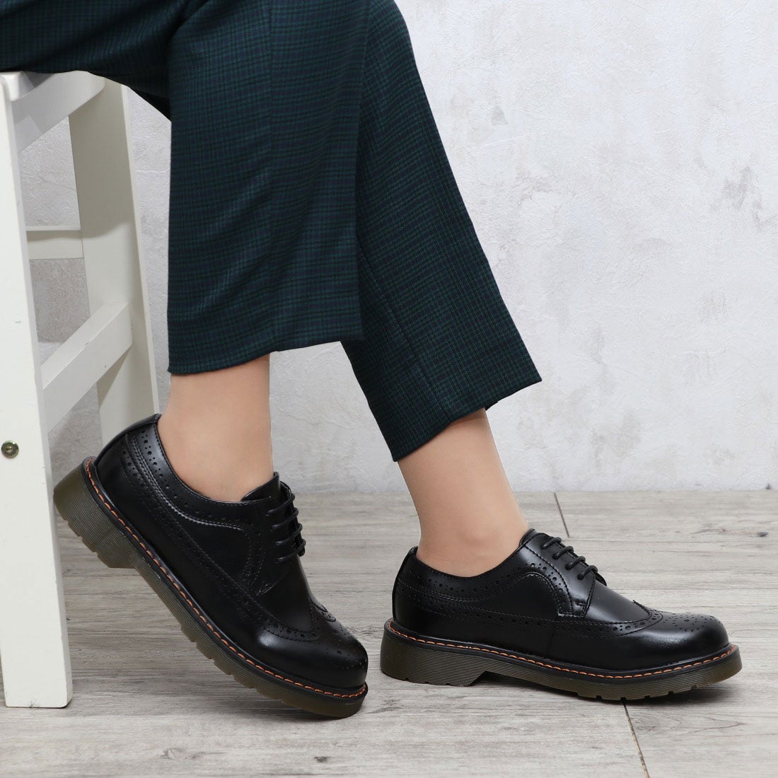 楽天市場 基本送料無料 カジュアルシューズ 3ホール レースアップ ウイングチップ ローカット Puレザー ブラック 3e 幅広 Eee レディース メンズ Aw 113 条件付サイズ交換無料 シューズプラザ E Shoesdirect