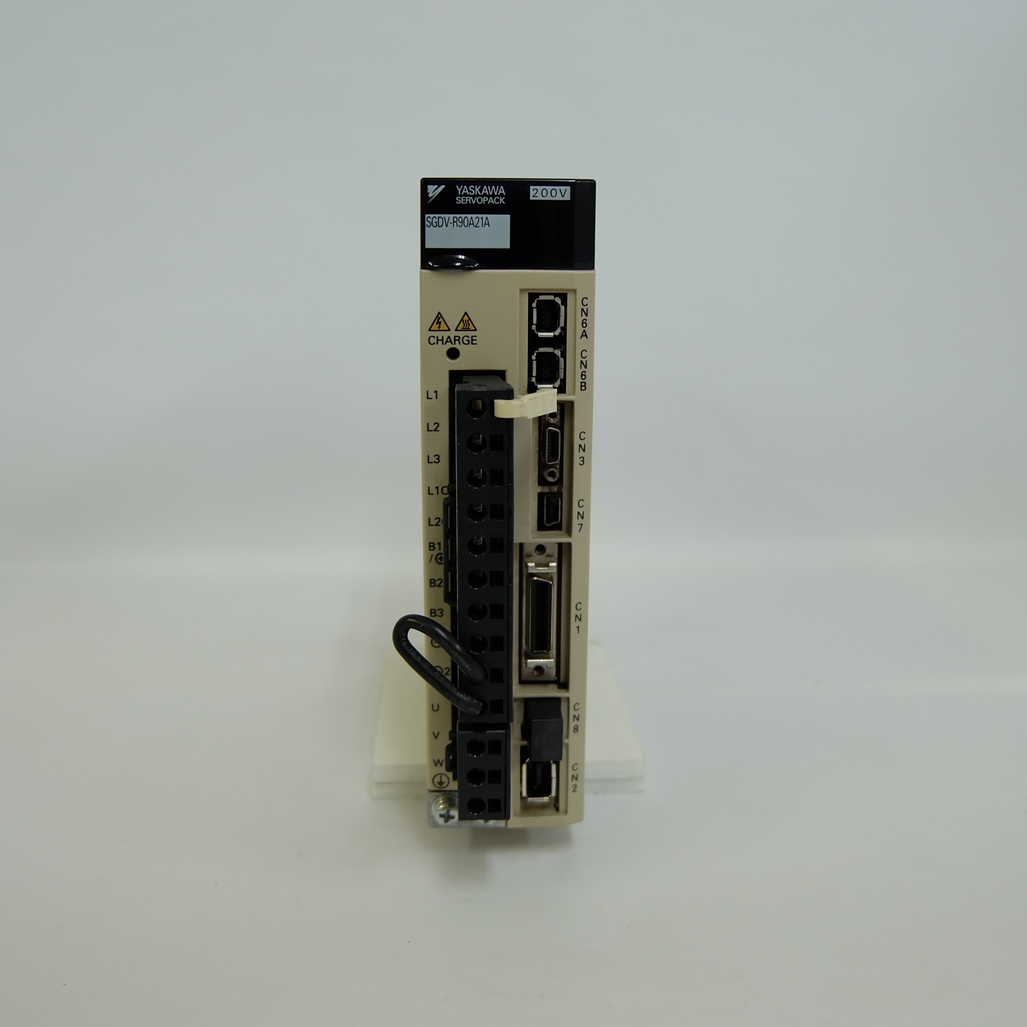 安川電機 サーボ容器に並べる SGDV-R90A21A
